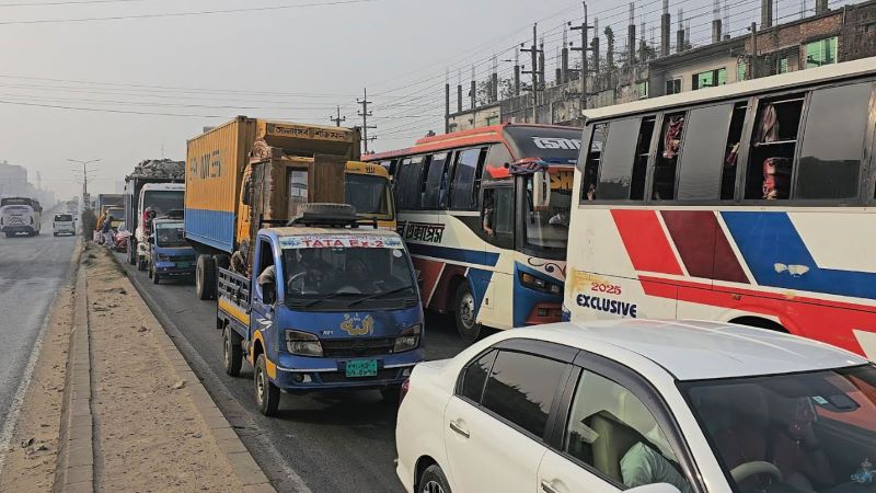গাজীপুরের দুই মহাসড়কে যাত্রীদের ঢল
